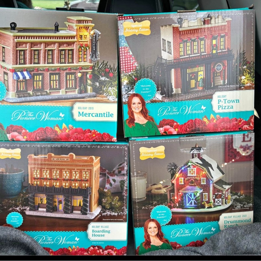 The Pioneer Woman Holiday Village Set